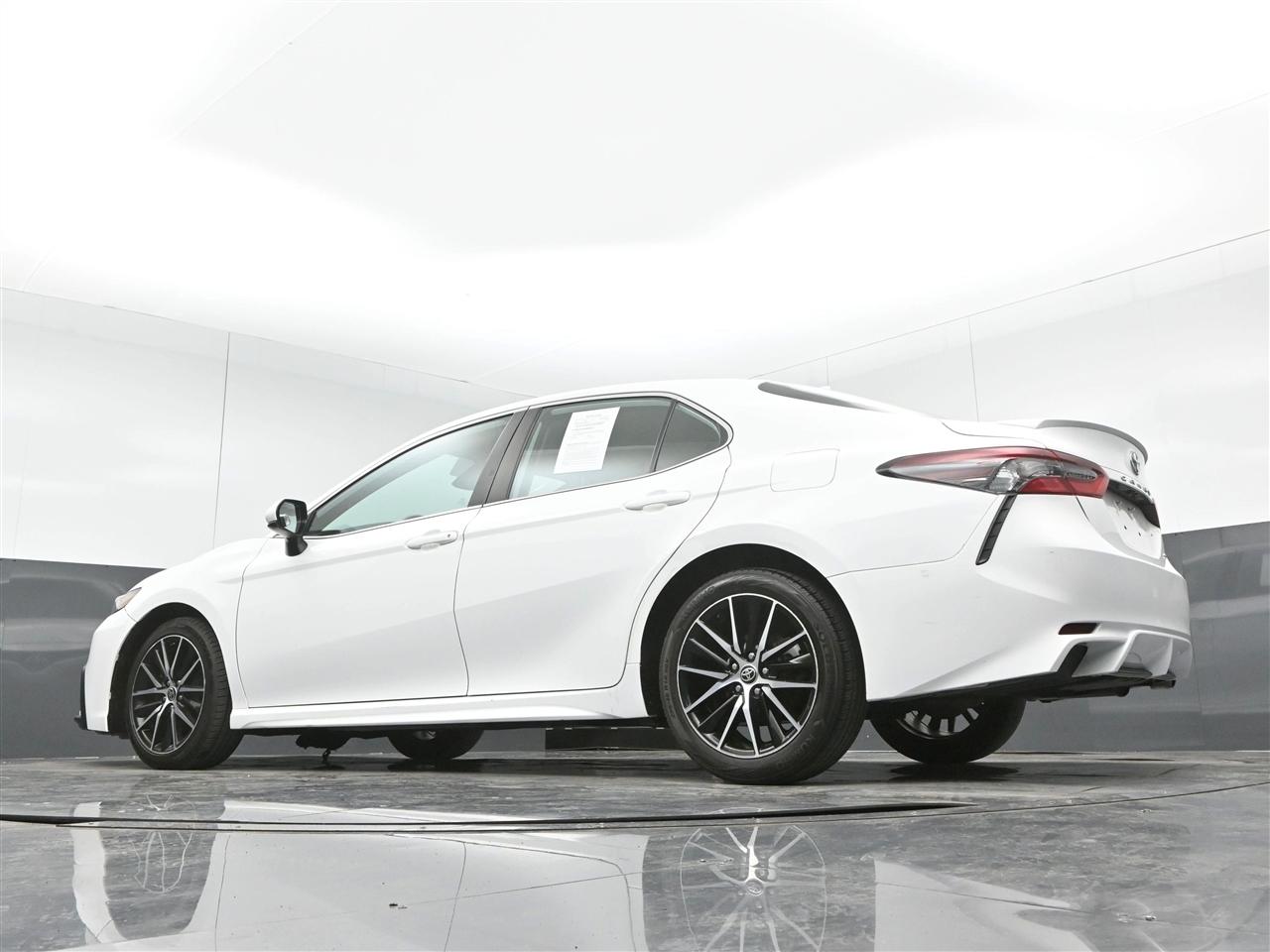 Toyota Camry SE 2021