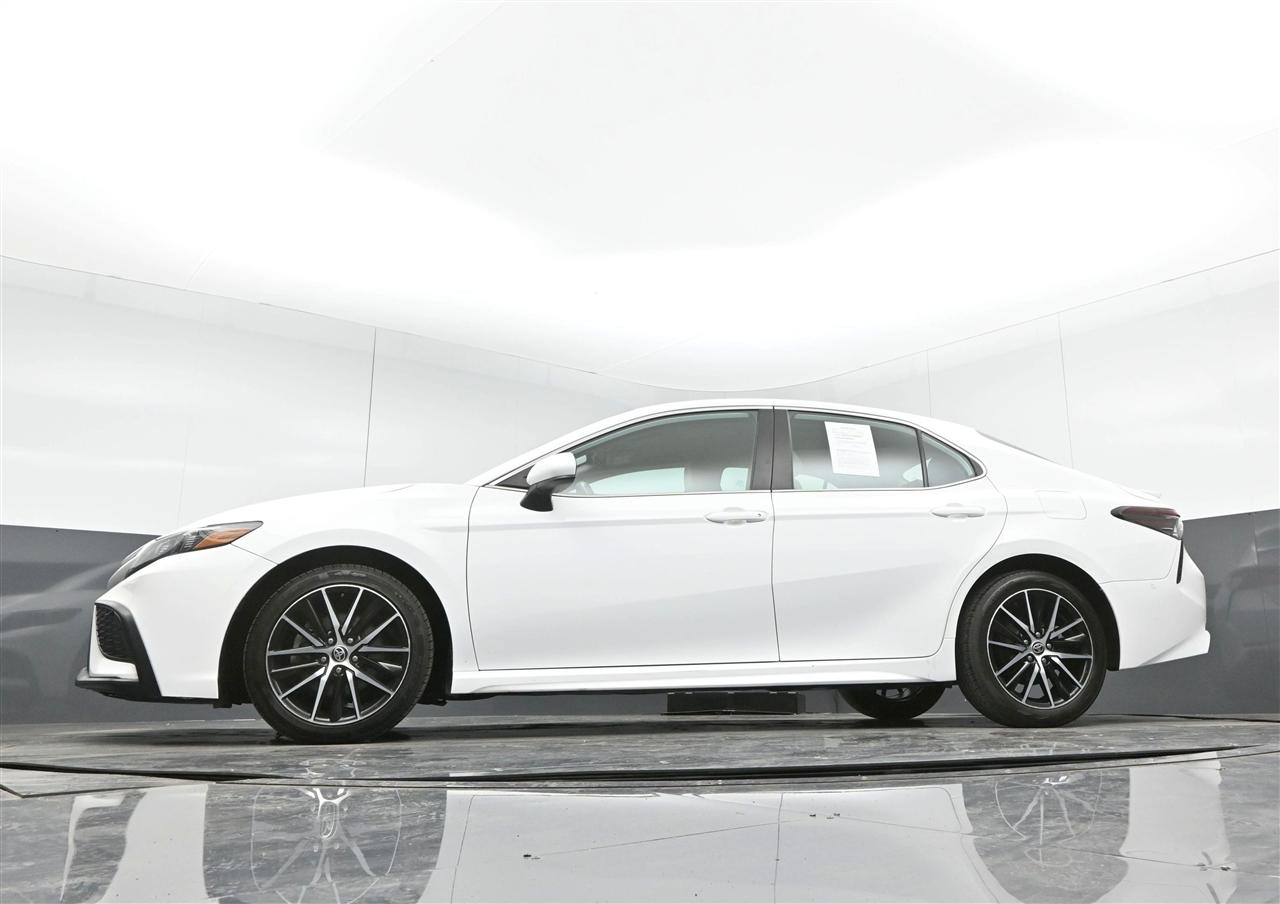 Toyota Camry SE 2021