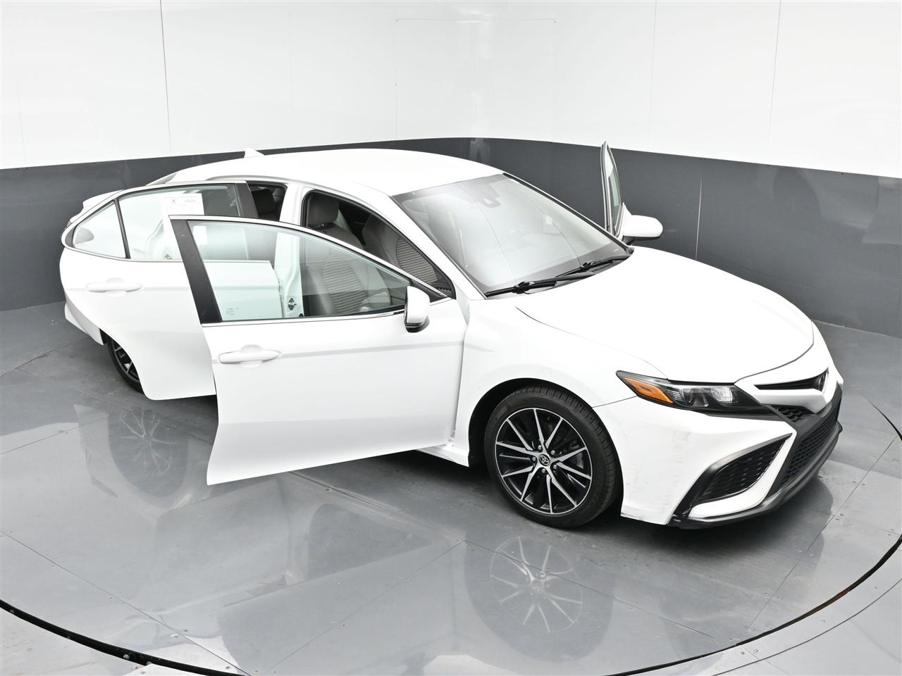 Toyota Camry SE 2021