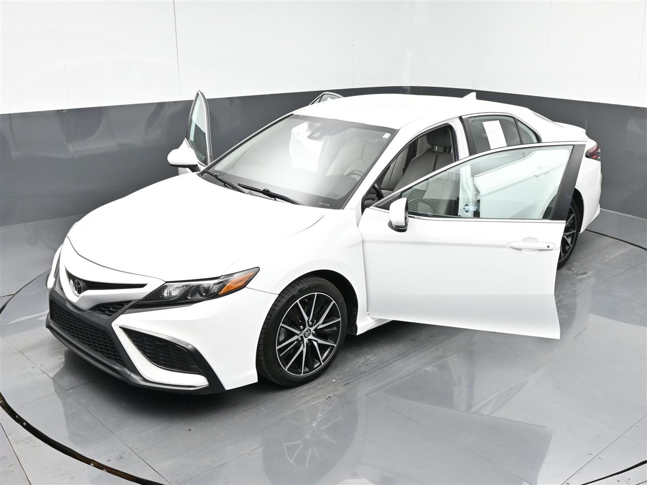 Toyota Camry SE 2021