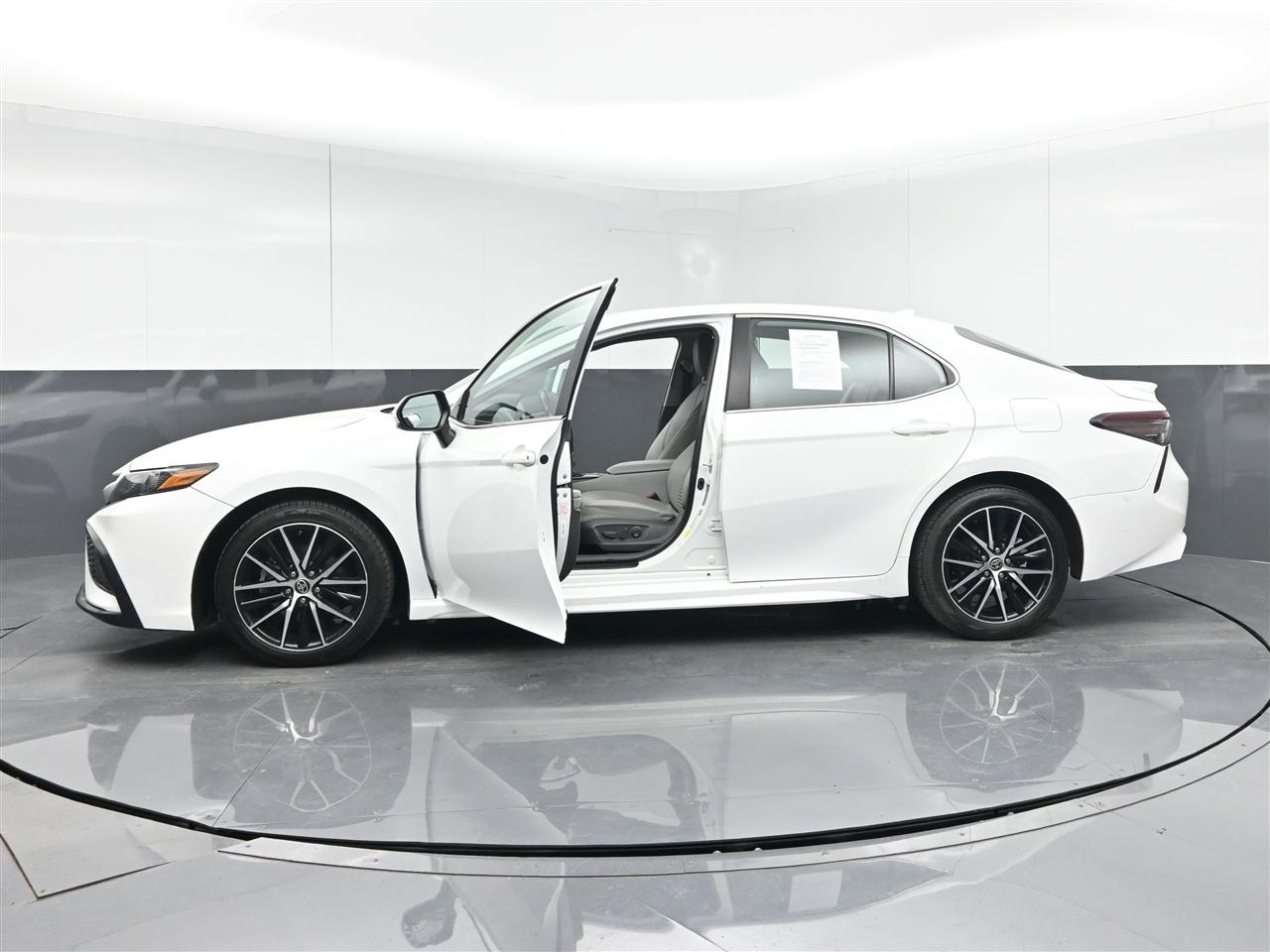 Toyota Camry SE 2021