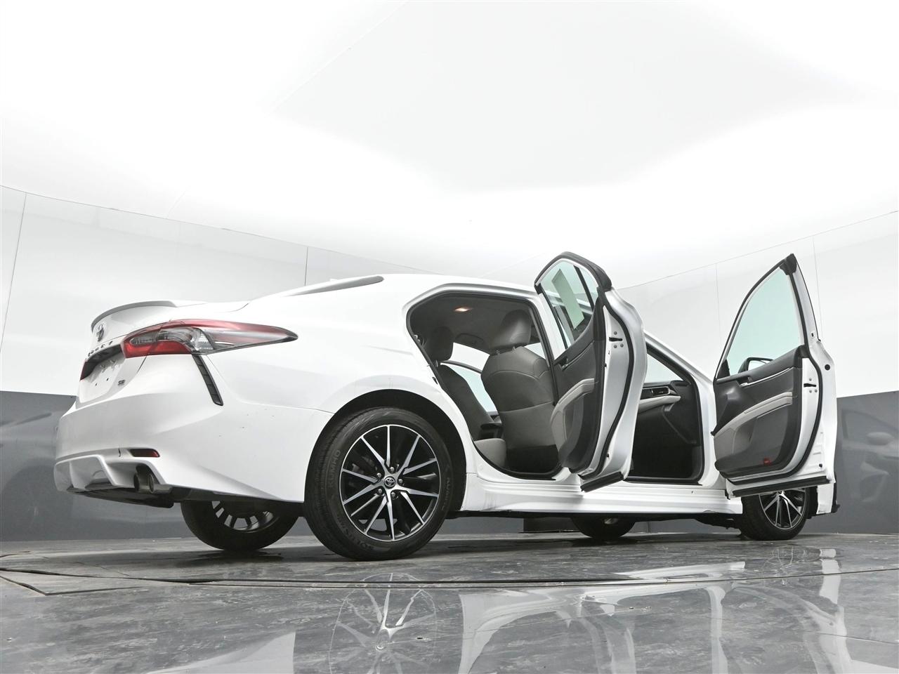 Toyota Camry SE 2021