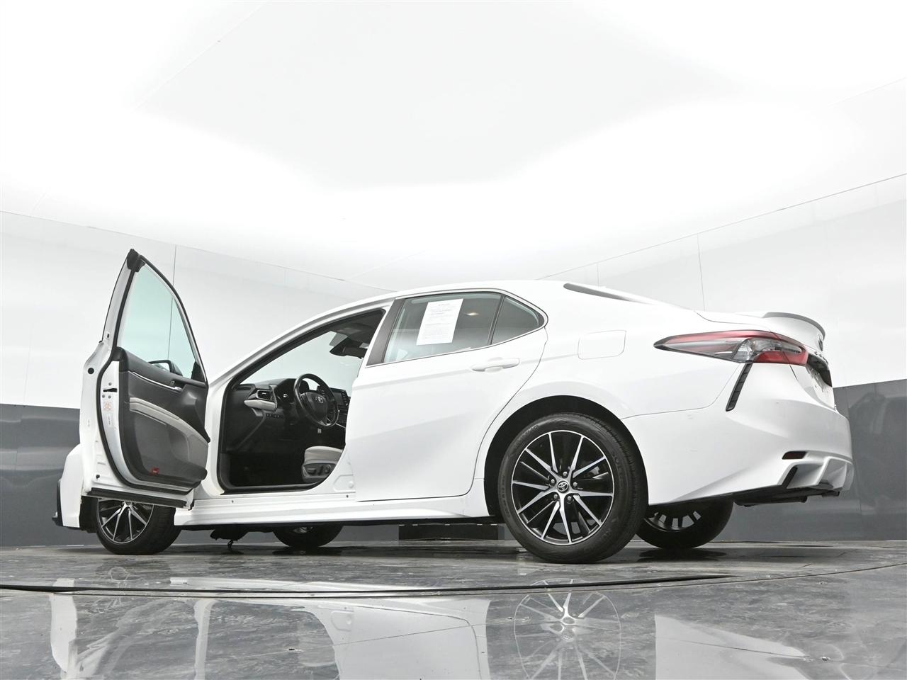 Toyota Camry SE 2021