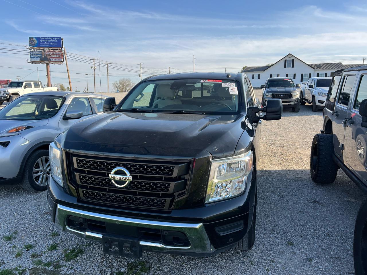 Nissan Titan SV Crew Cab 4WD 2021