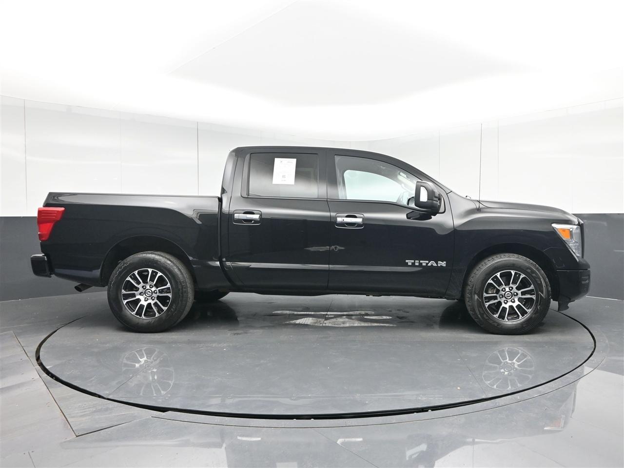 Nissan Titan SV Crew Cab 4WD 2021