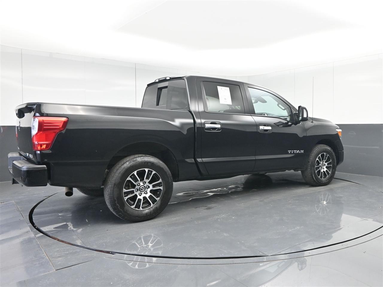 Nissan Titan SV Crew Cab 4WD 2021