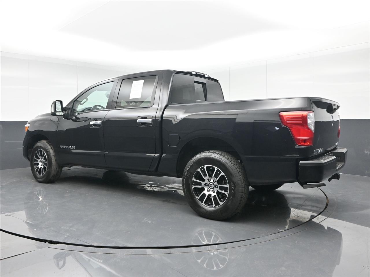 Nissan Titan SV Crew Cab 4WD 2021