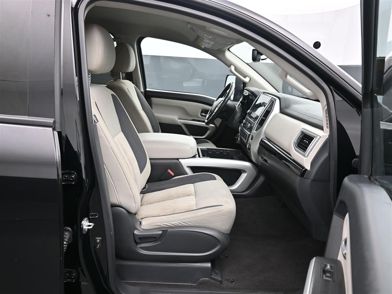 Nissan Titan SV Crew Cab 4WD 2021