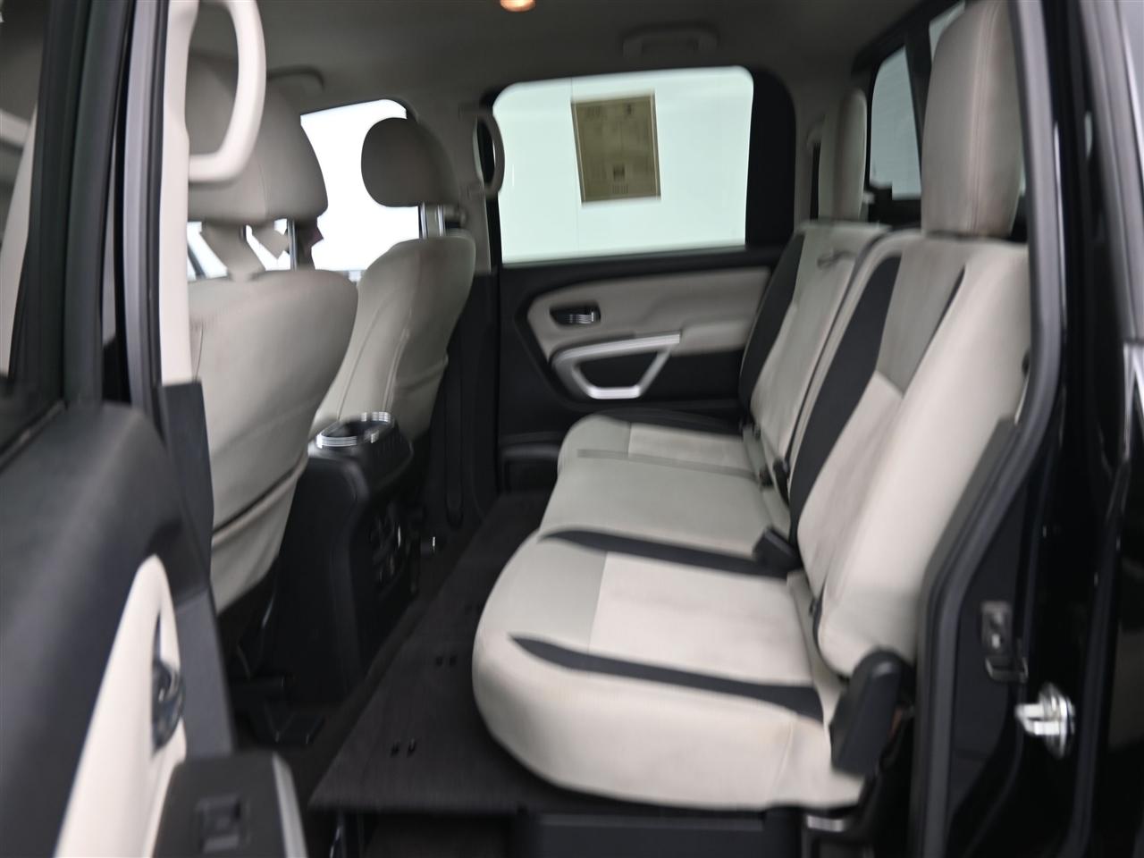 Nissan Titan SV Crew Cab 4WD 2021