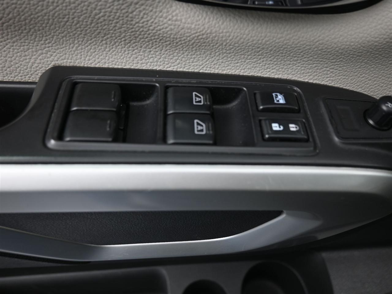 Nissan Titan SV Crew Cab 4WD 2021