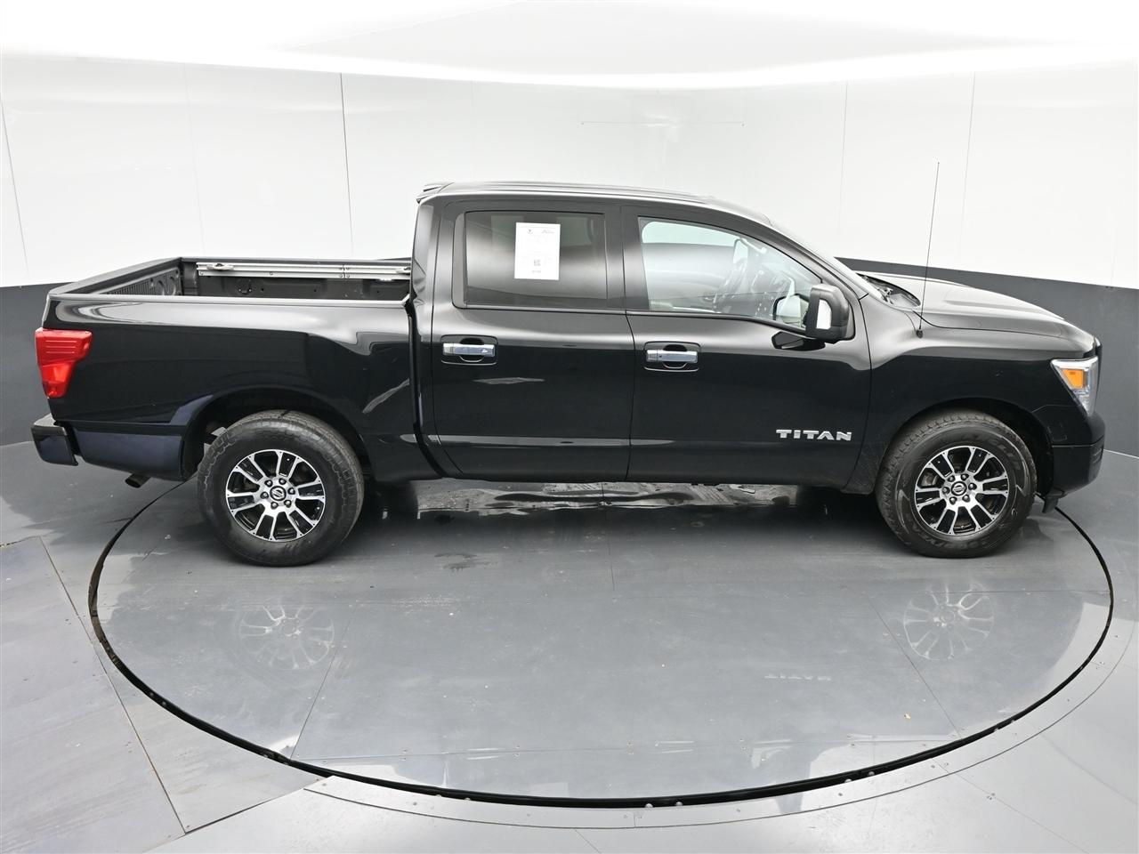 Nissan Titan SV Crew Cab 4WD 2021