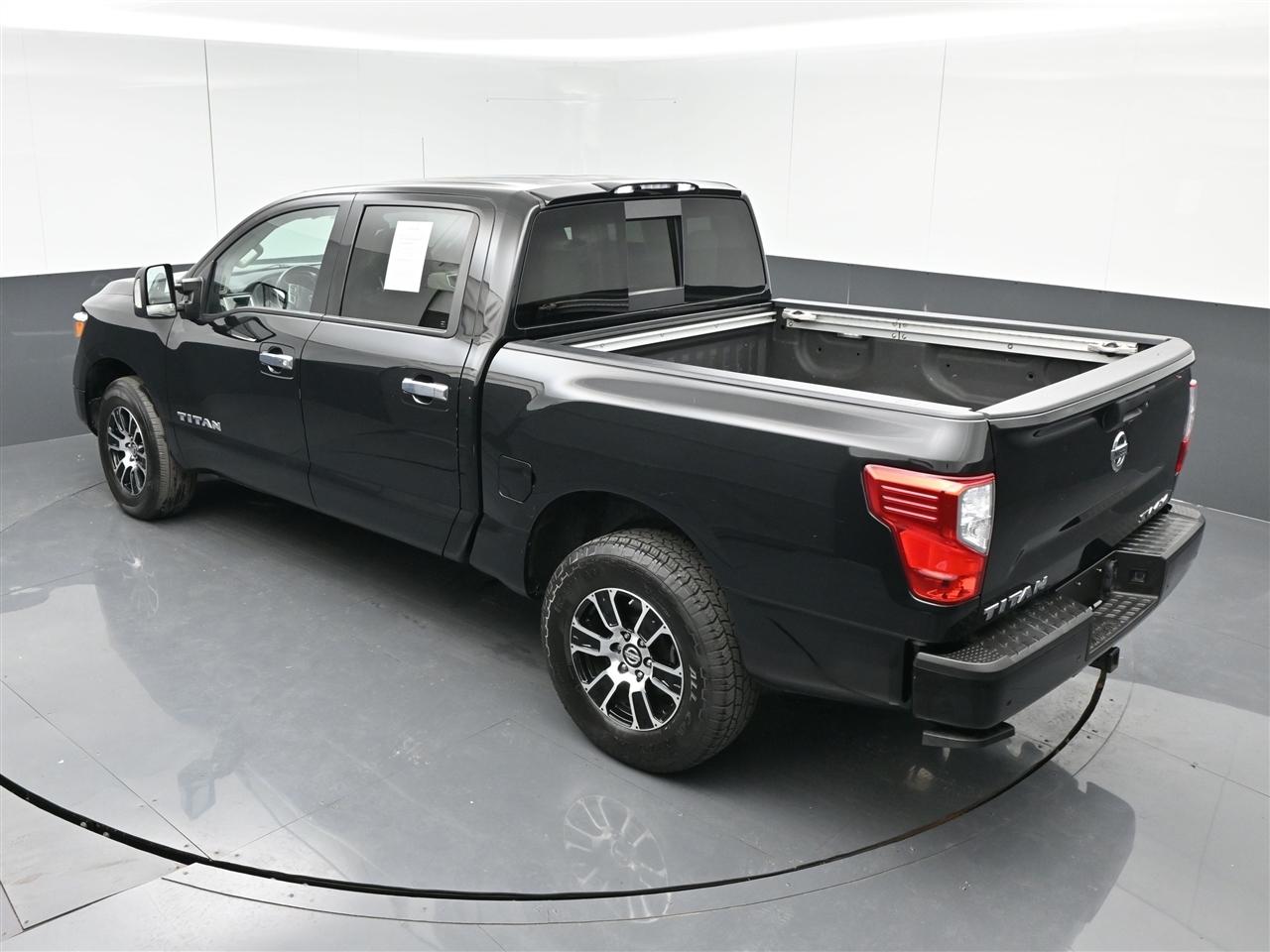 Nissan Titan SV Crew Cab 4WD 2021