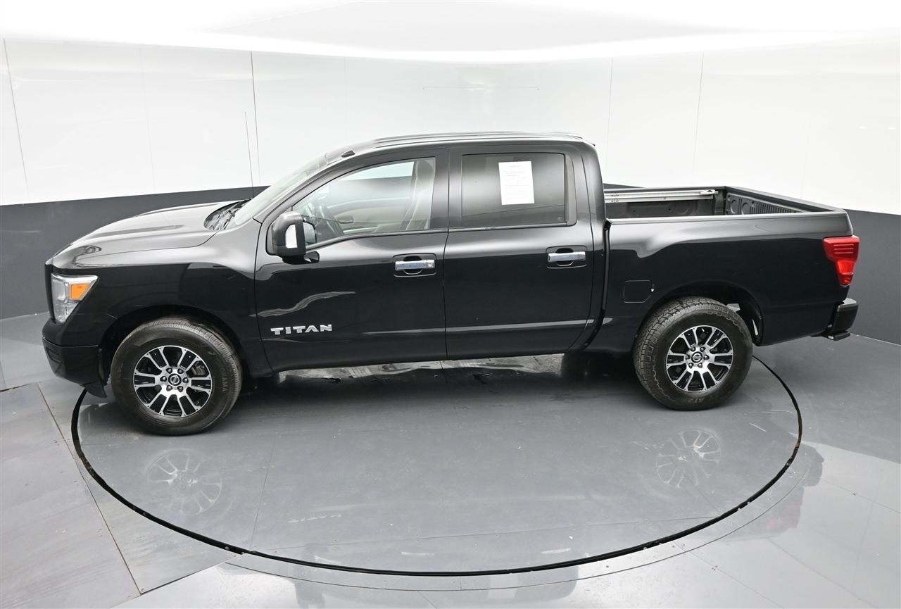 Nissan Titan SV Crew Cab 4WD 2021