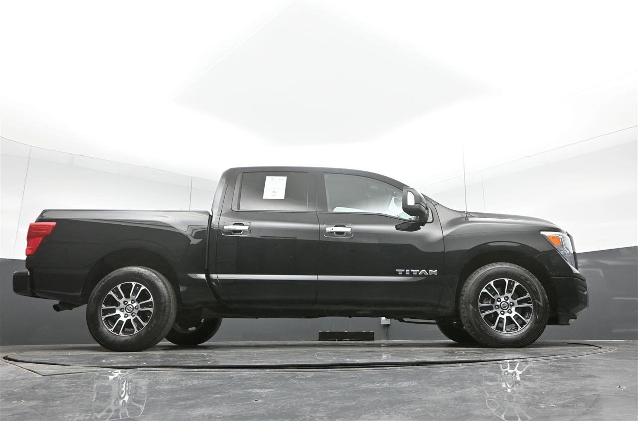 Nissan Titan SV Crew Cab 4WD 2021