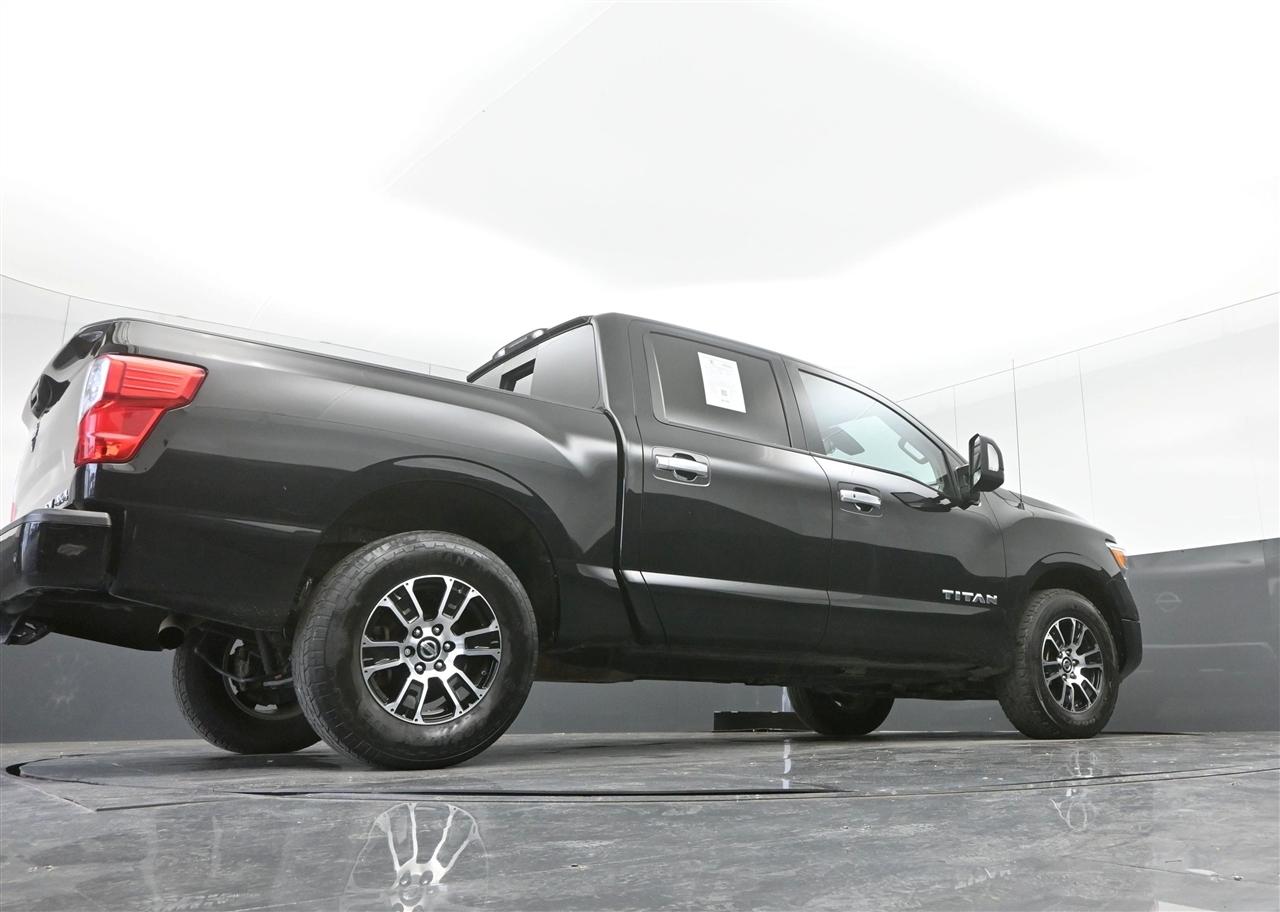 Nissan Titan SV Crew Cab 4WD 2021