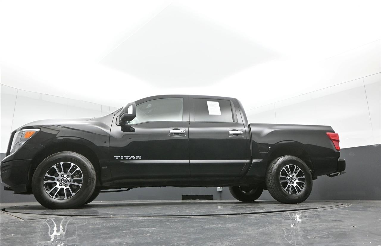 Nissan Titan SV Crew Cab 4WD 2021
