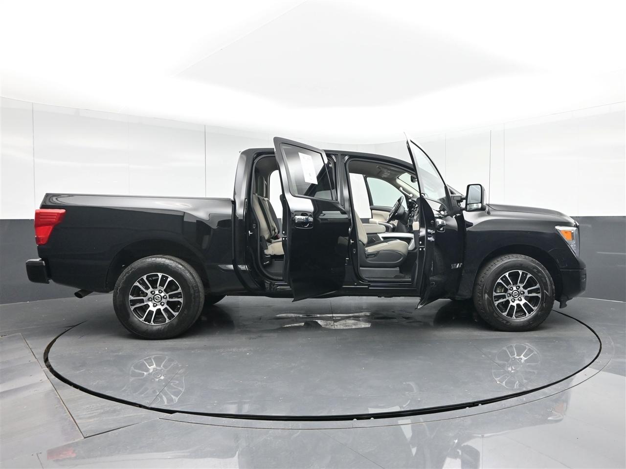 Nissan Titan SV Crew Cab 4WD 2021