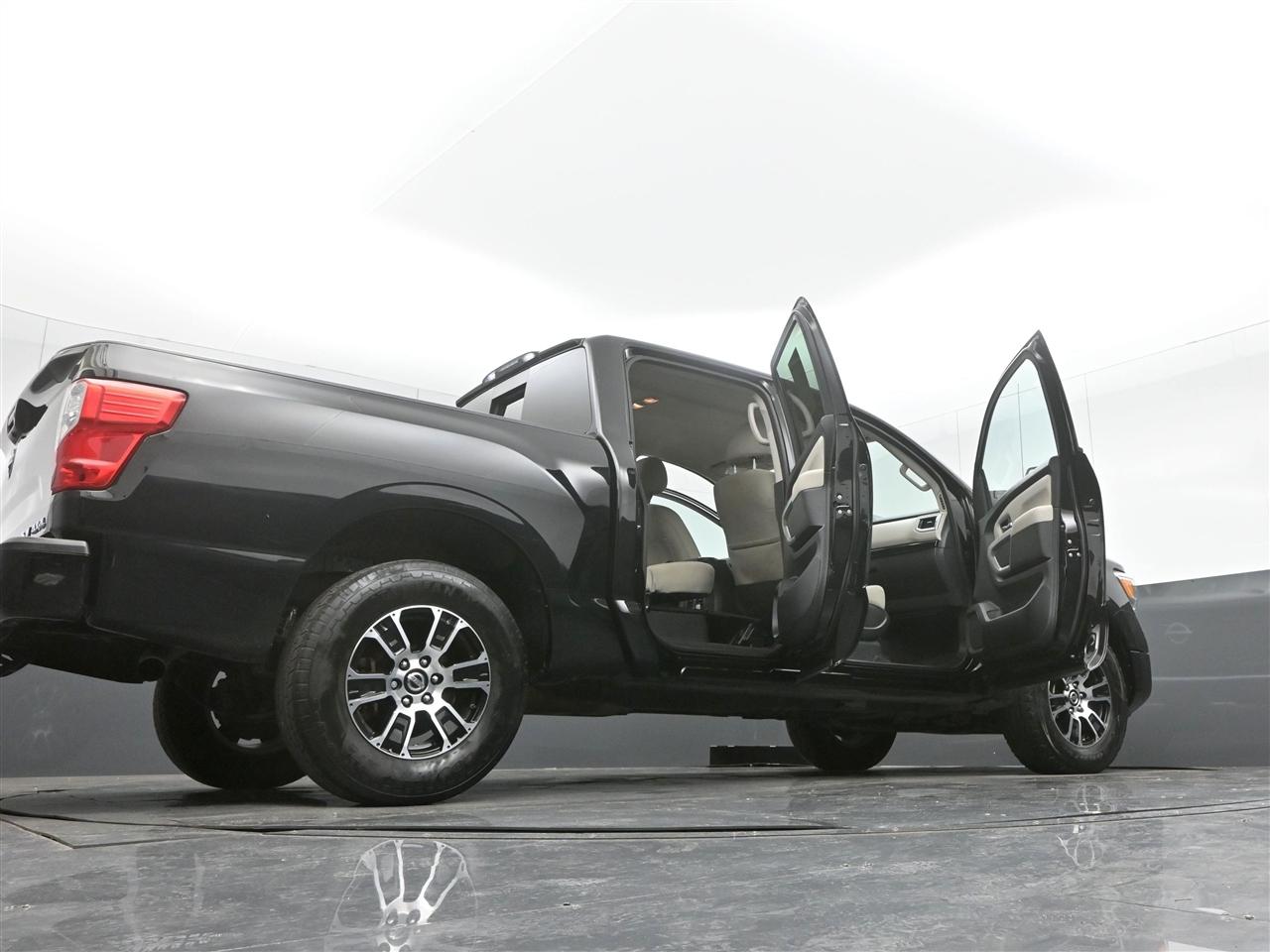 Nissan Titan SV Crew Cab 4WD 2021