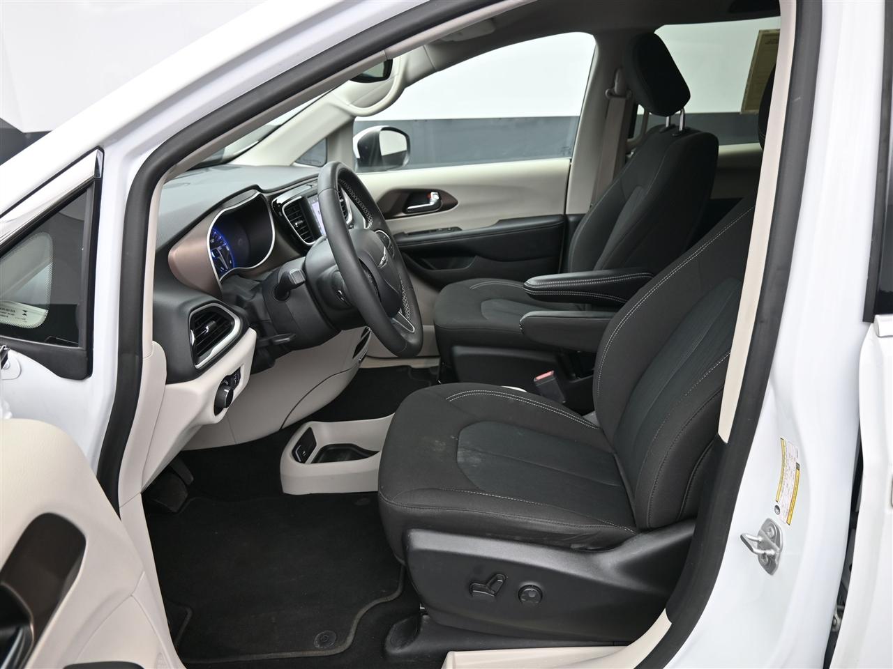 Chrysler Voyager LX 2023