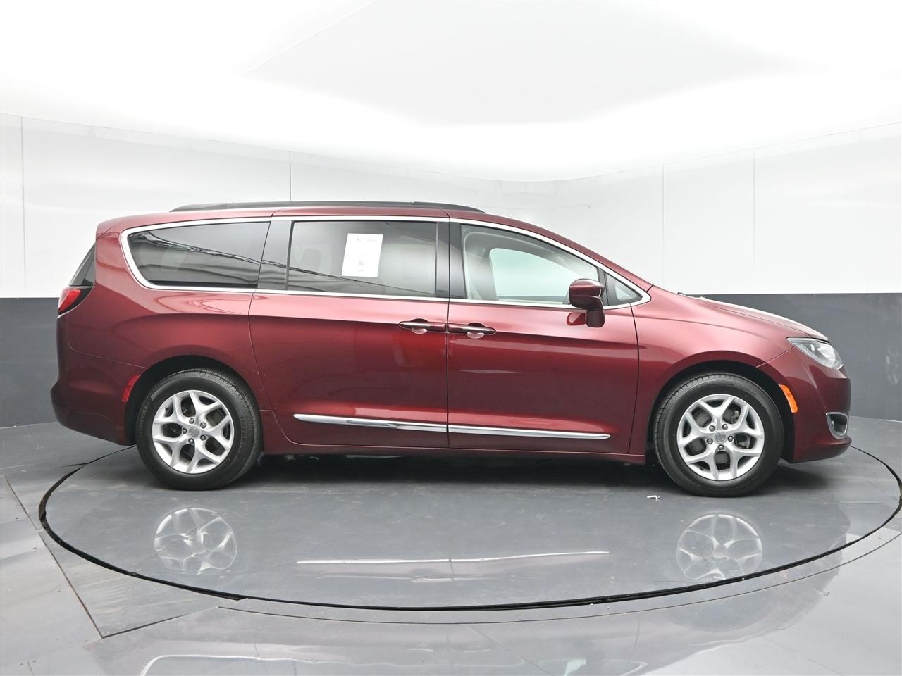 Chrysler Pacifica Touring-L 2017