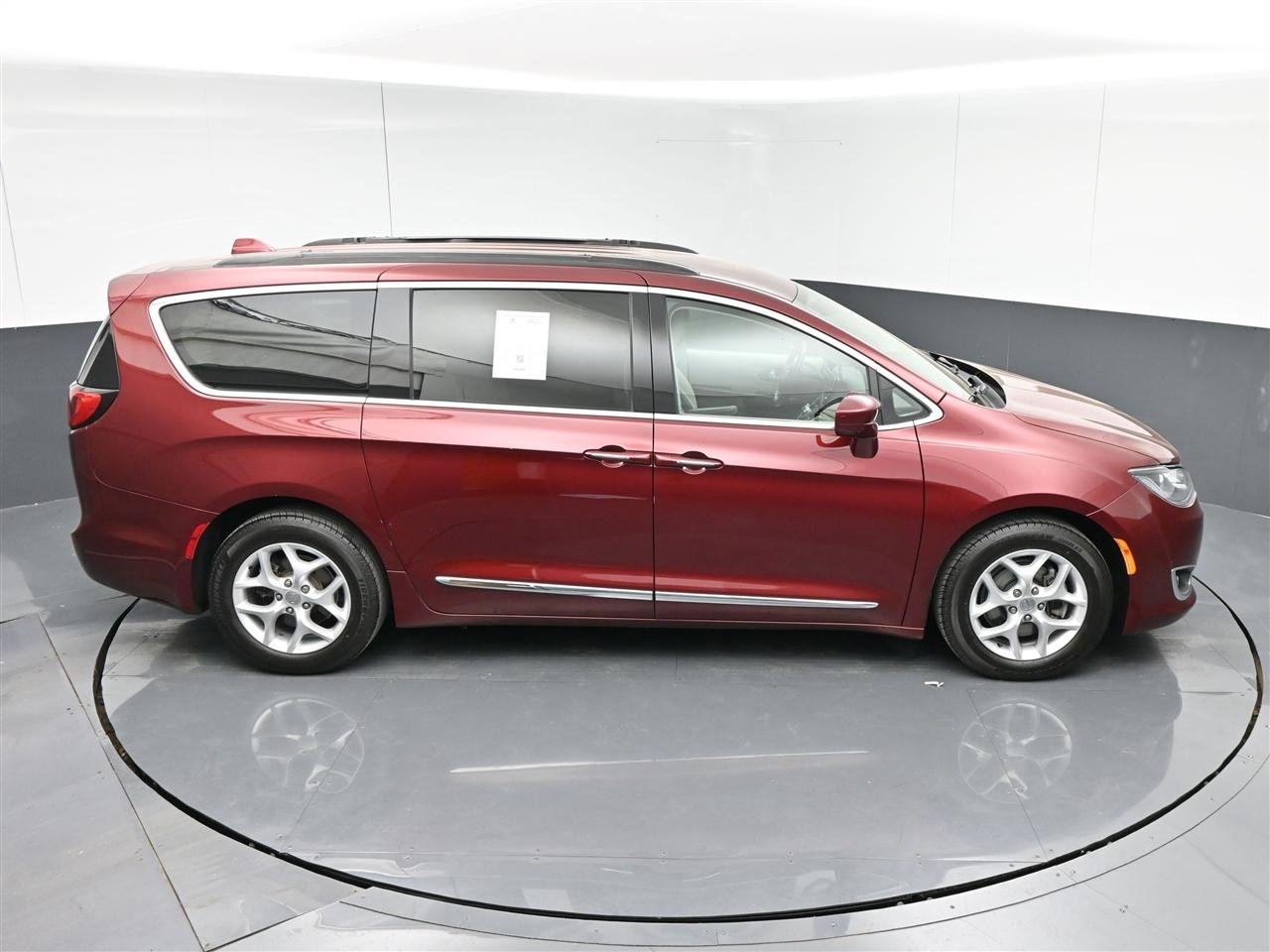 Chrysler Pacifica Touring-L 2017