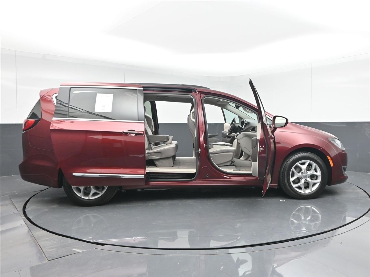 Chrysler Pacifica Touring-L 2017