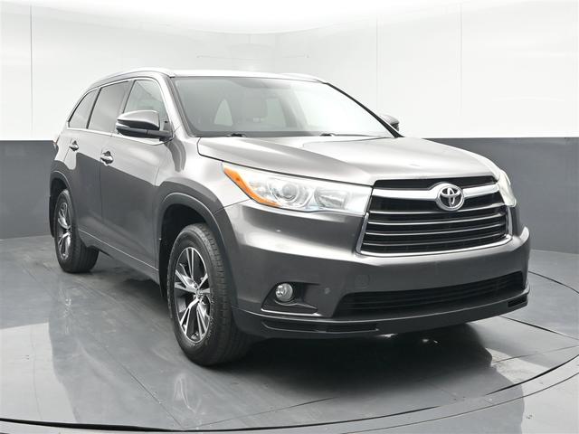 Gray 2016 Toyota Highlander XLE AWD SUV / Crossover All-Wheel Drive Automatic