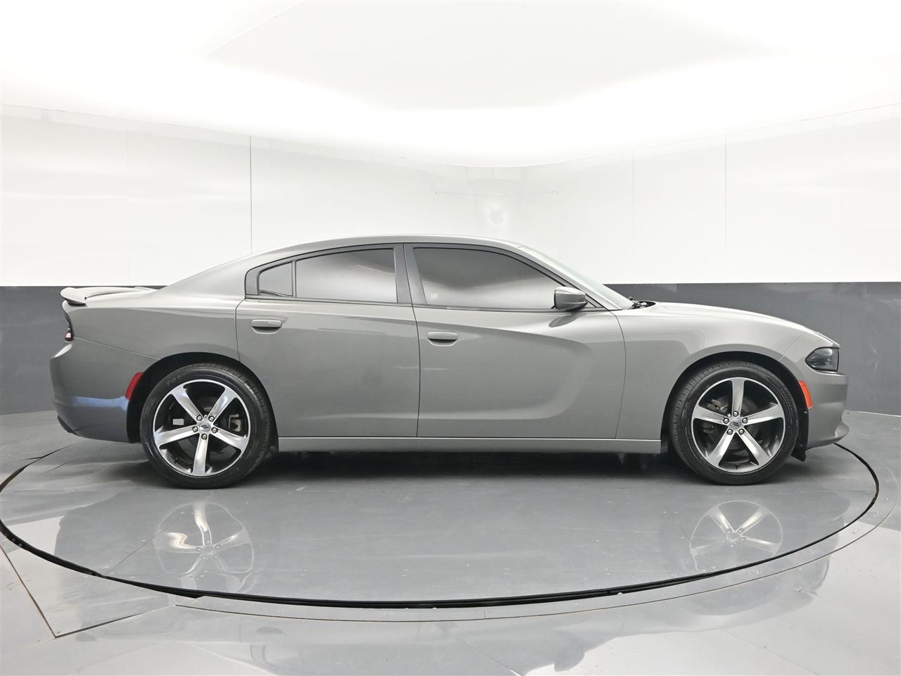 Dodge Charger SE 2017