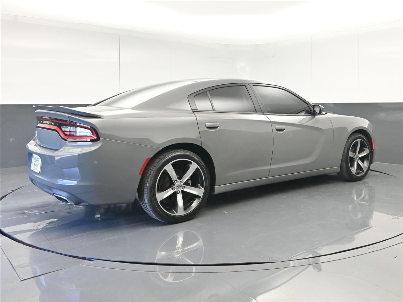 Dodge Charger SE 2017