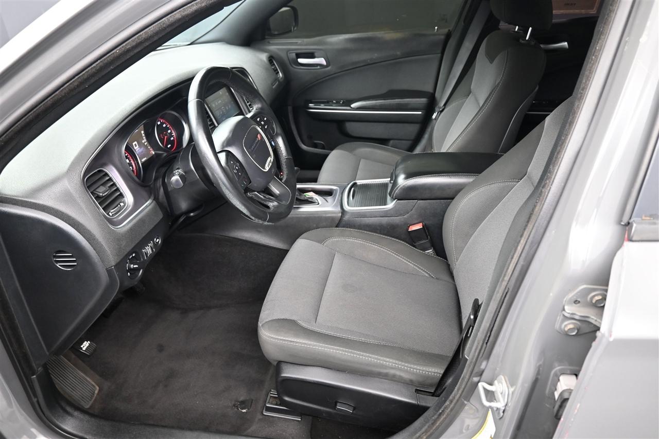 Dodge Charger SE 2017