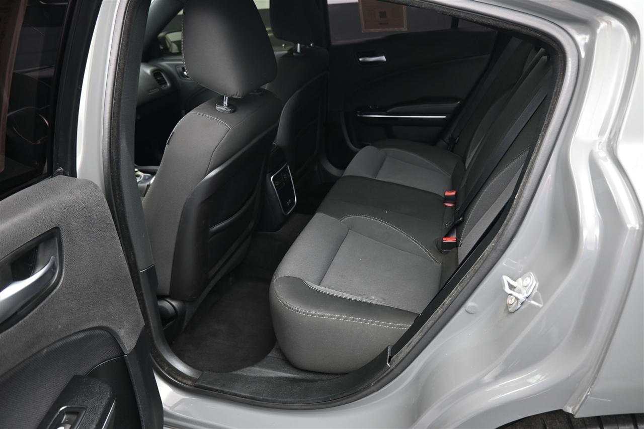 Dodge Charger SE 2017