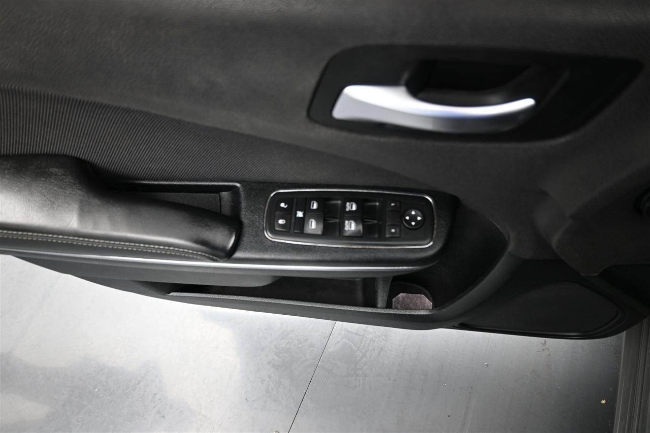 Dodge Charger SE 2017