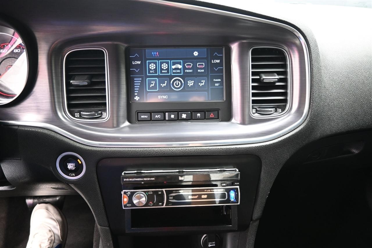 Dodge Charger SE 2017