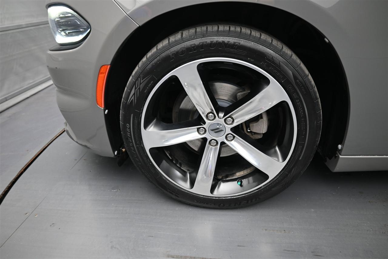 Dodge Charger SE 2017