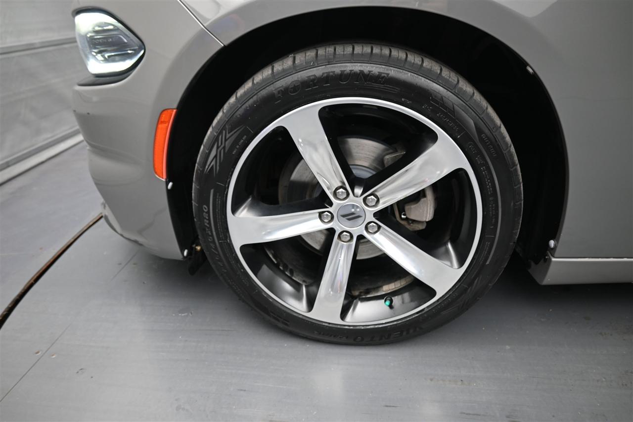 Dodge Charger SE 2017