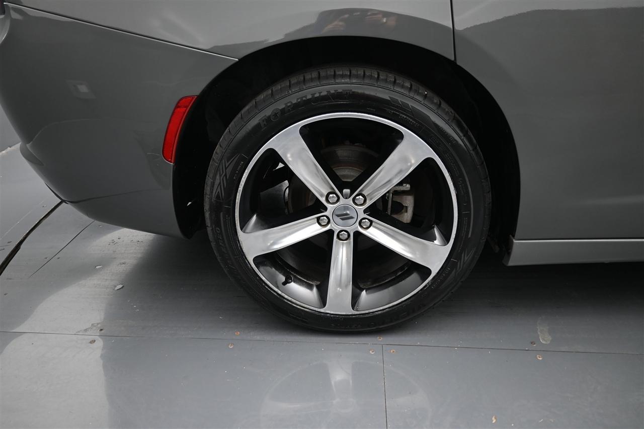 Dodge Charger SE 2017