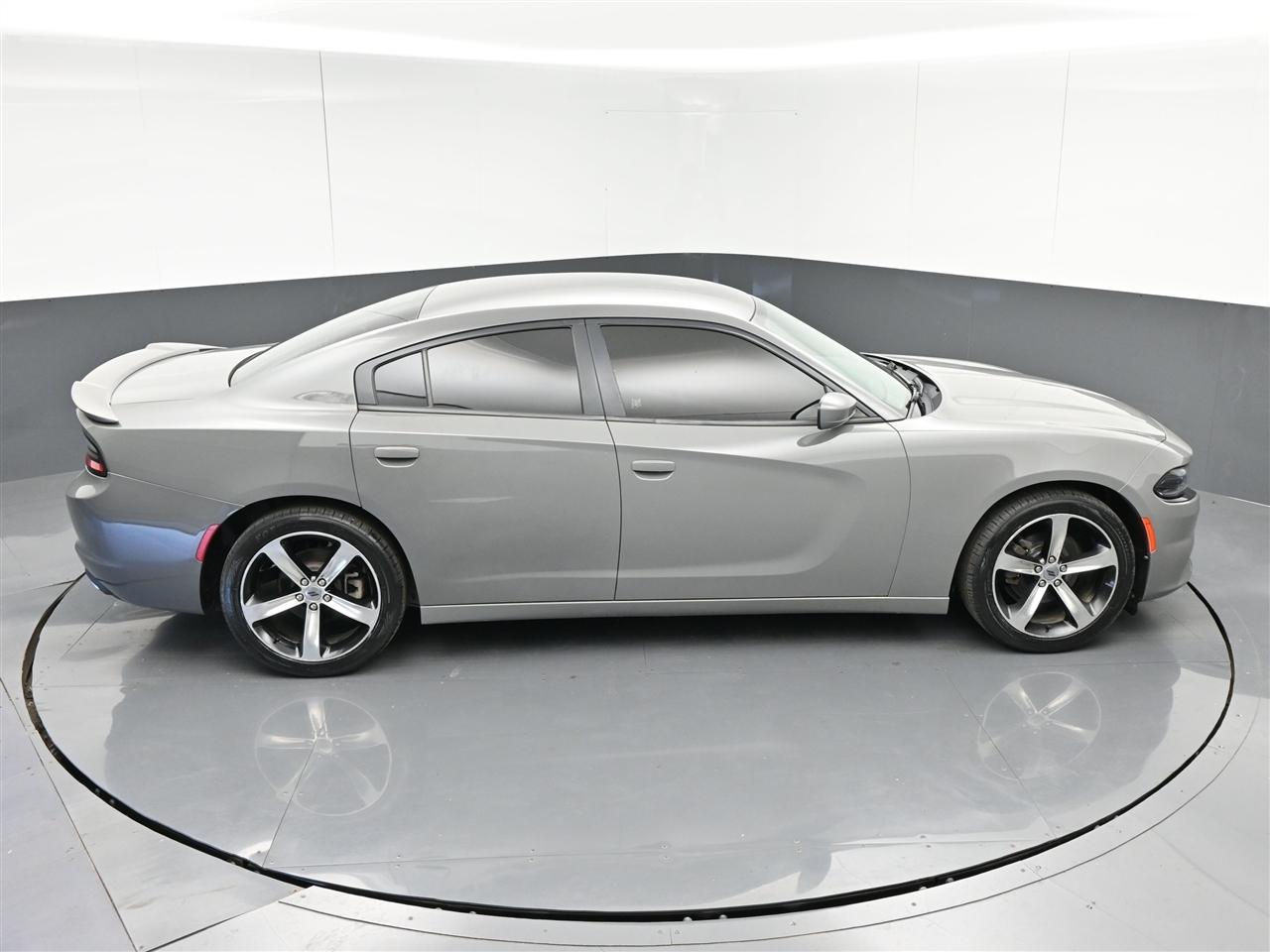 Dodge Charger SE 2017