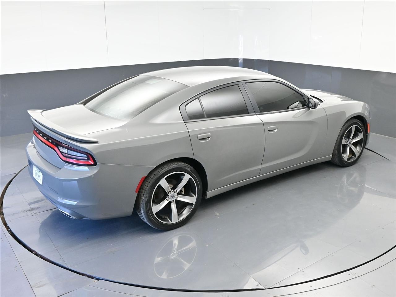 Dodge Charger SE 2017