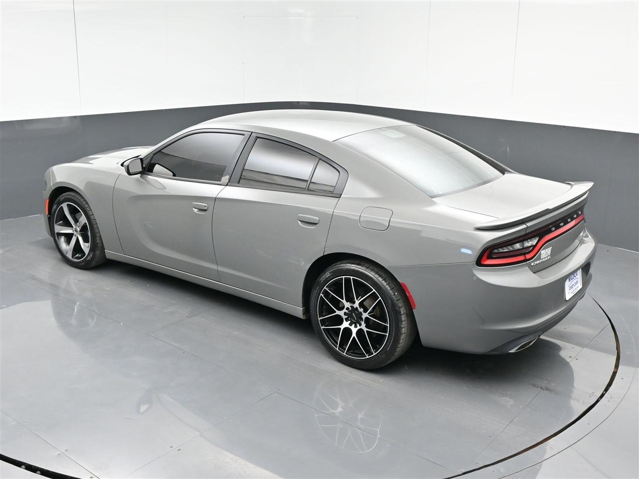 Dodge Charger SE 2017