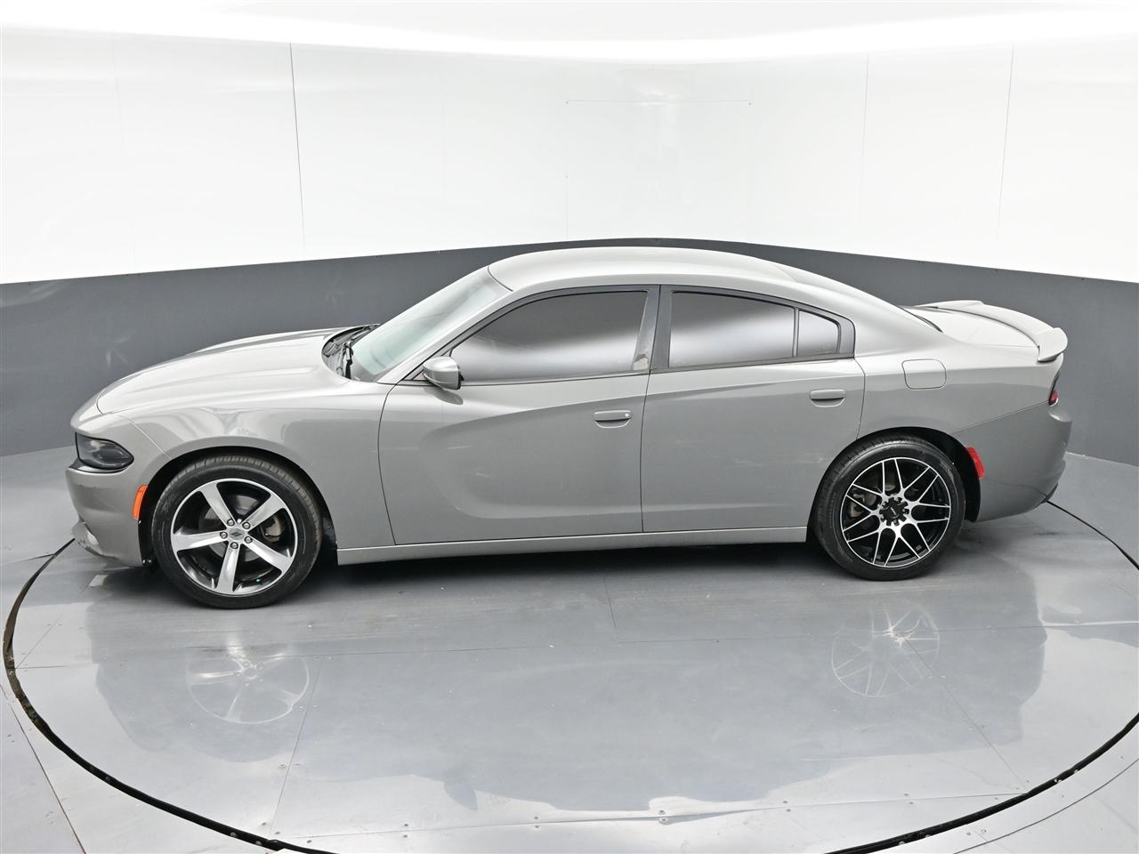 Dodge Charger SE 2017