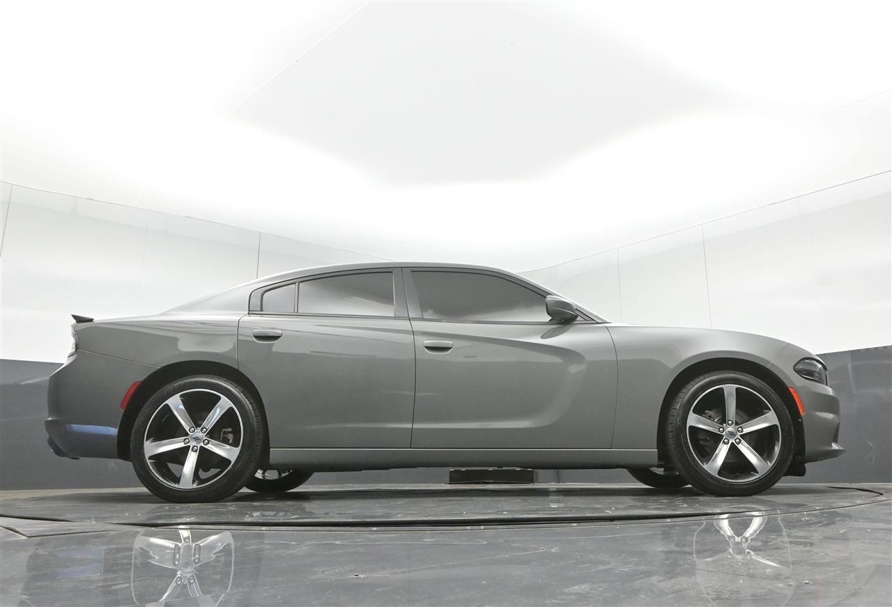 Dodge Charger SE 2017