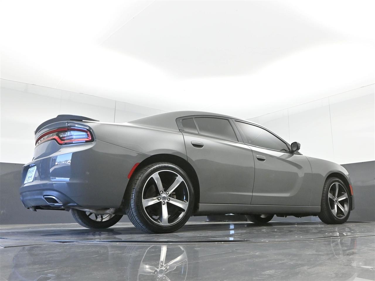 Dodge Charger SE 2017