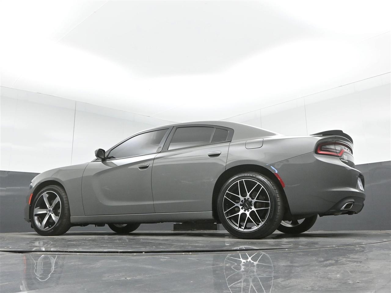 Dodge Charger SE 2017