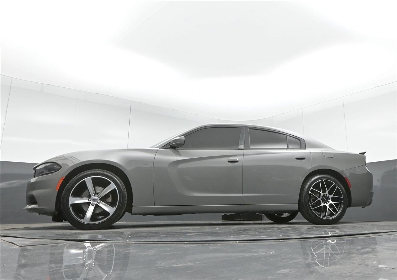 Dodge Charger SE 2017