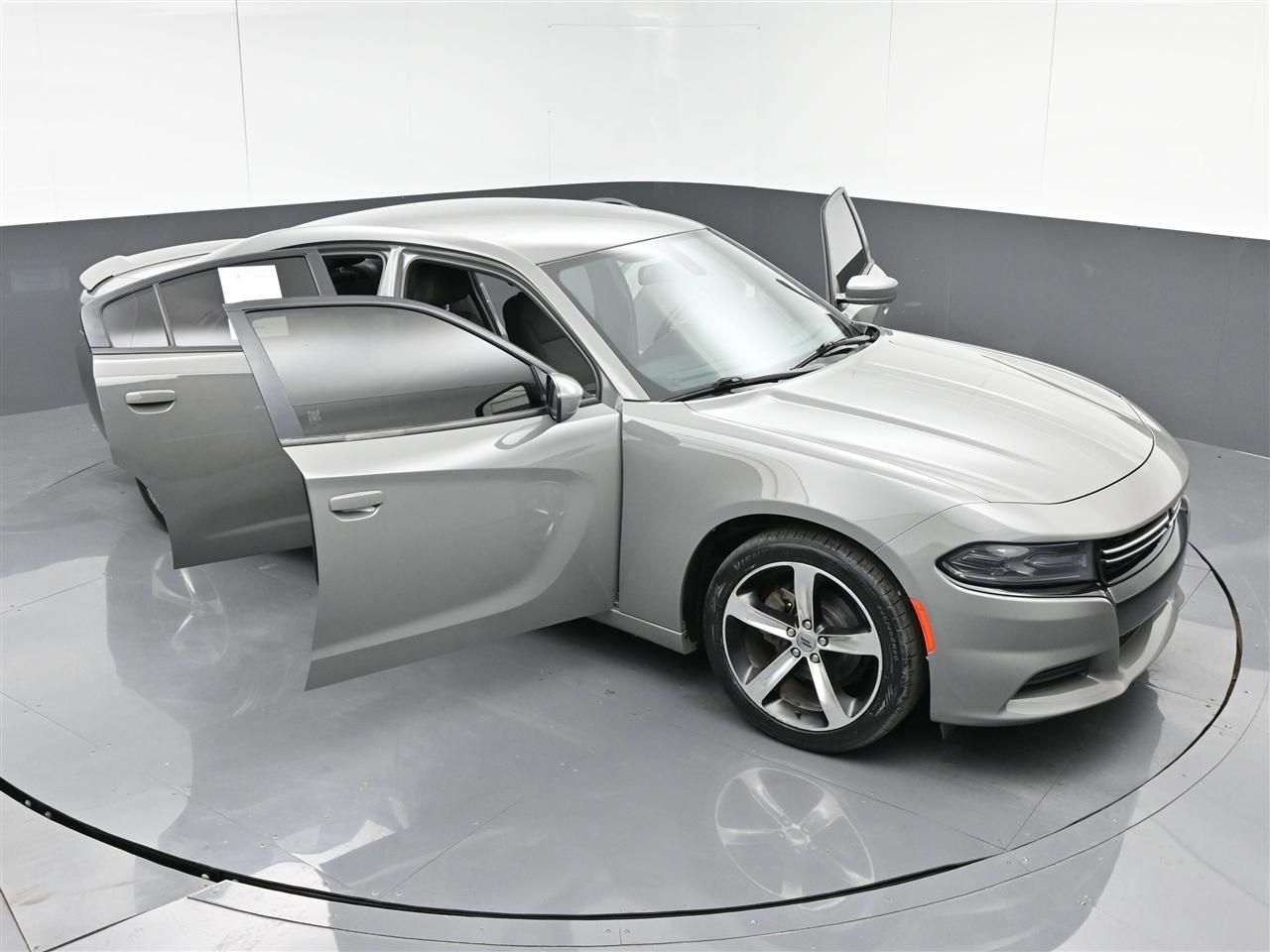 Dodge Charger SE 2017