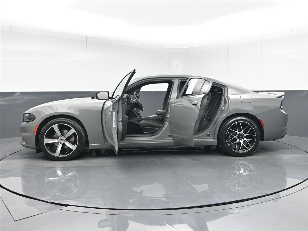 Dodge Charger SE 2017