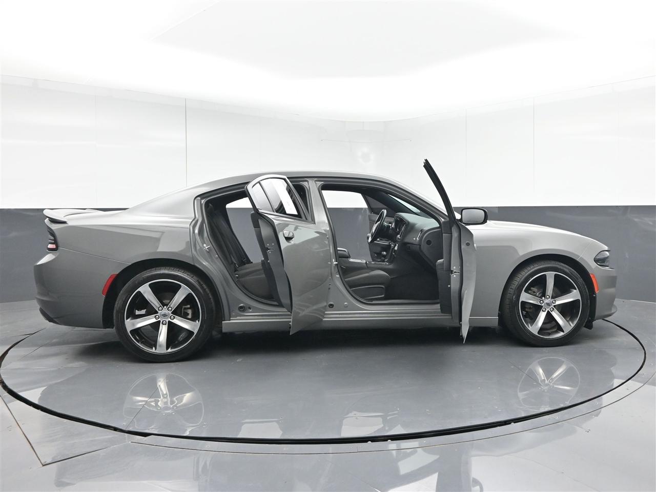 Dodge Charger SE 2017