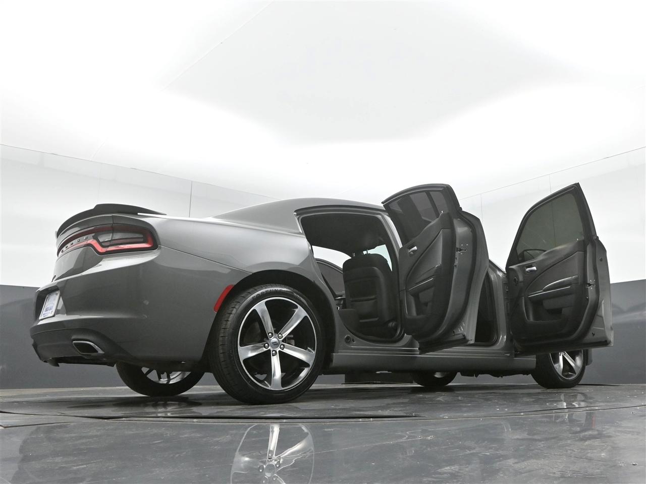 Dodge Charger SE 2017