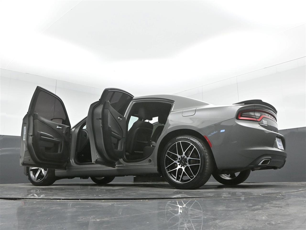 Dodge Charger SE 2017