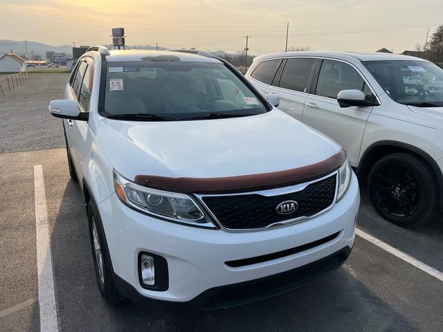 White 2015 Kia Sorento LX SUV / Crossover Front-Wheel Drive Automatic